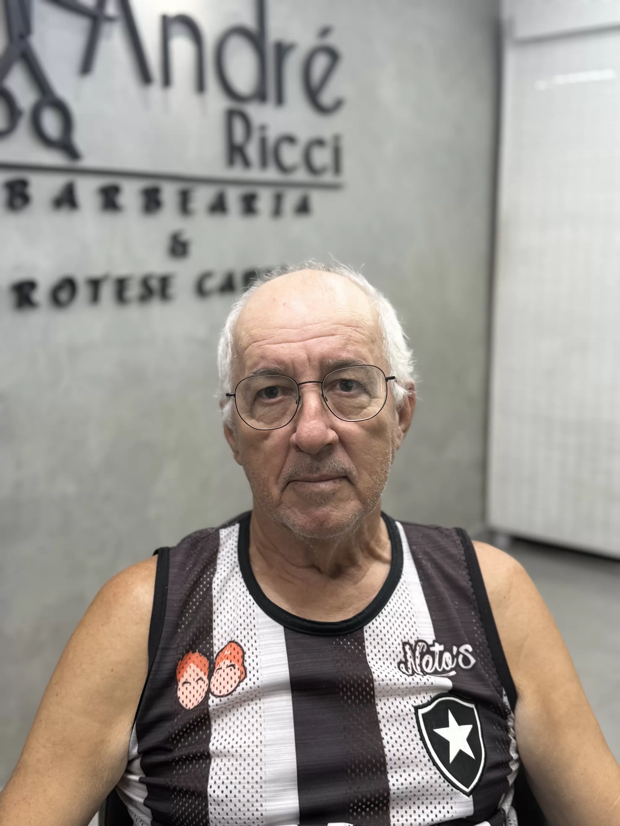 Antes — Voltou a ter cabelo depois dos 60: prótese capilar masculina grisalha, natural e cheia, para ter mais confiança todo dia.