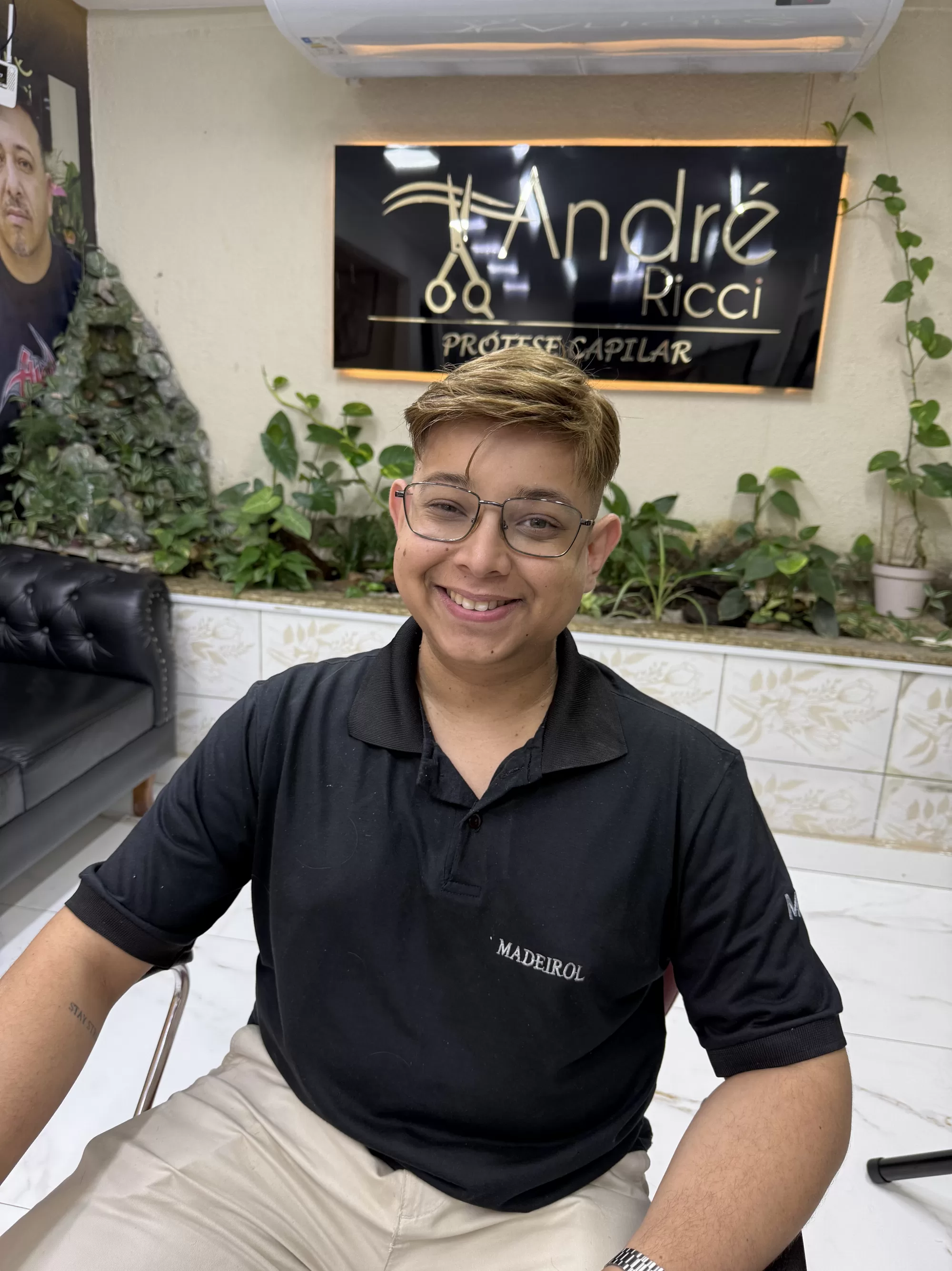 Depois — Estava com a cabeça raspada e voltou a ter cabelo cheio: prótese capilar masculina que transforma o visual e a autoestima. André Ricci, RJ.